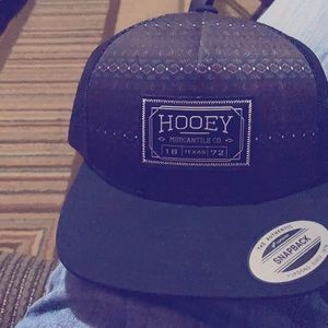 New hat. 89% polyester 9% cotton 2% pu spandex